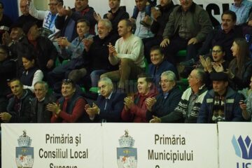 Primarul Ion Lungu, rectorul Valentin Popa și consilierul local Daniel Prorociuc au susținut echipa universitară din tribune