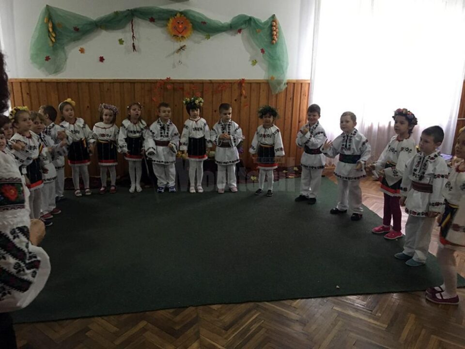 “Carnavalul toamnei”, la Grădinița Colegiului Național „Mihai Eminescu” Suceava