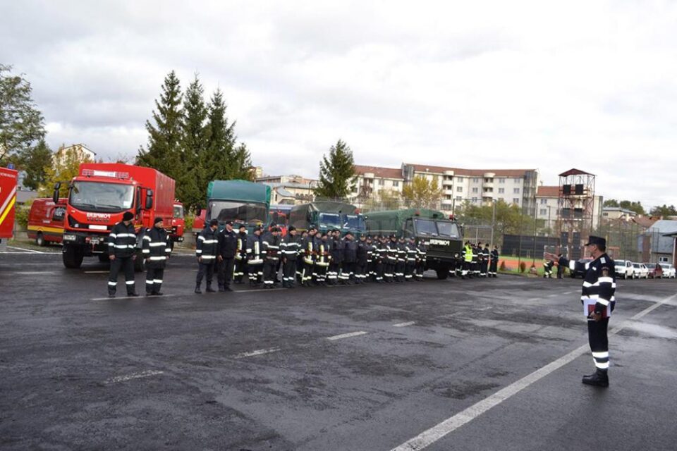 Pregătirea efectivelor de militari la sediul ISU Suceava, la primele ore ale dimineții