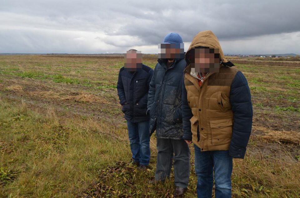 Doi turci și un sirian, reținuți de polițiștii de frontieră după ce au intrat ilegal în România Doi turci și un sirian, reținuți de polițiștii de frontieră după ce au intrat ilegal în România