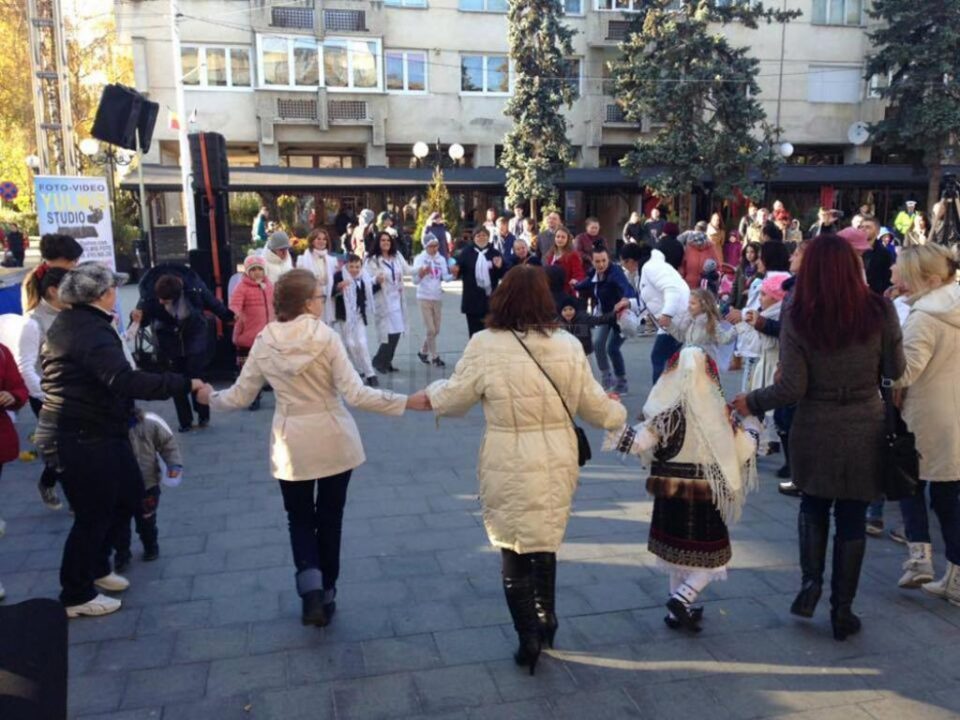 Evenimentul caritabil „Îmbrățișări gratuite” organizat la Câmpulung Moldovenesc