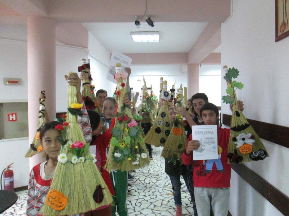 Concurs de ornat mături, la Șcheia