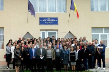 Evenimentul a reunit zeci de profesori, elevi și foști elevi ai liceului