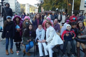 Evenimentul caritabil „Îmbrățișări gratuite” organizat la Câmpulung Moldovenesc