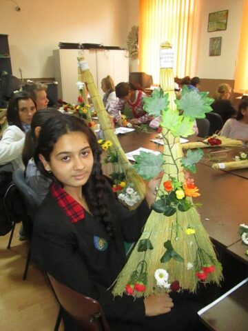 Concurs de ornat mături, la Școala Gimnazială „Dimitrie Păcurariu”