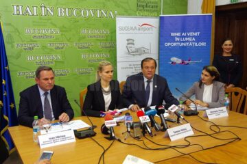 Directorul de comunicare al Wizz Air, Tamara Vallois (centru), a apreciat dezvoltarea parteneriatului cu Aeroportul Suceava