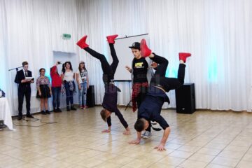 Alexandra Humă și Andrei Busuioc au fost aleși cei mai frumoși boboci ai Colegiului „Petru Mușat”