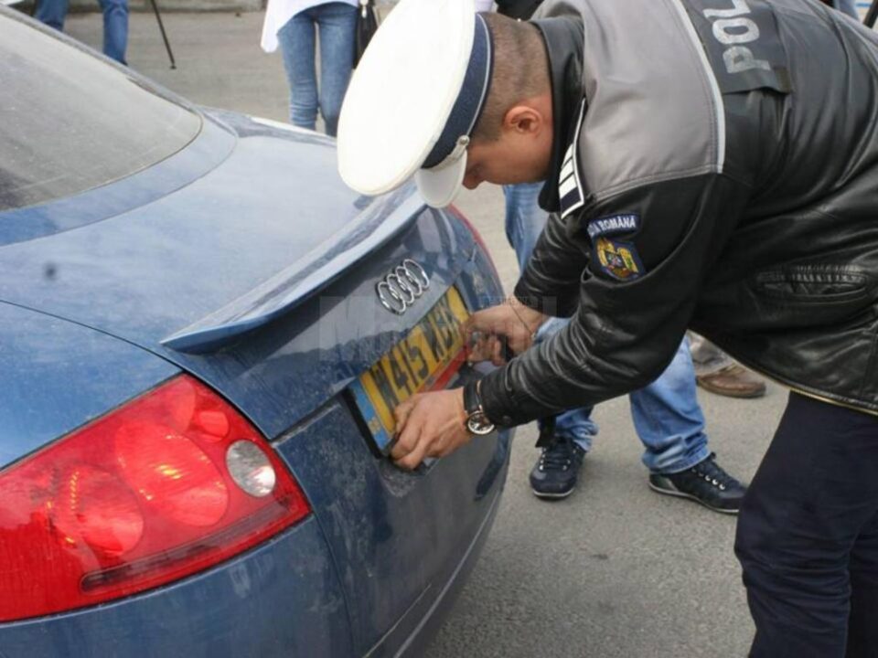 Mașinile înmatriculate în străinătate au devenit o țintă clară a polițiștilor