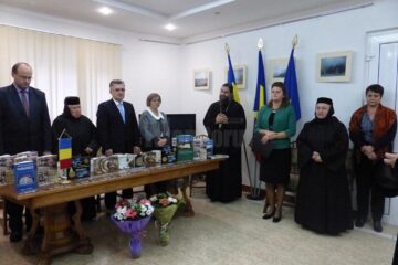 Cartea „Sfânta Mănăstire Voroneț – un sfert de veac de la reînființare” a fost lansată la Consulatul General al României în Cernăuți