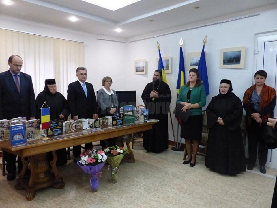 Cartea „Sfânta Mănăstire Voroneț – un sfert de veac de la reînființare” a fost lansată la Consulatul General al României în Cernăuți