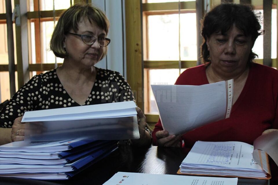 Dosarele cu semnăturile de susținere a inițiativei civice de transfer al parcului Șipote