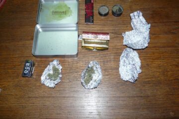 Bunurile găsite asupra tinerilor