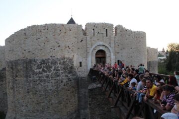 Doar în luna august, la Cetatea de Scaun a Sucevei au fost aici circa 20.000 de vizitatori