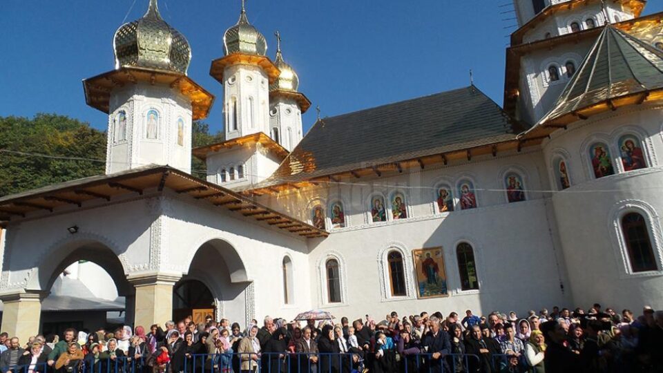 Noua biserică, din cadrul Mănăstirii Brădățel, sfințită recent