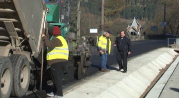 Gheorghe Flutur consideră prioritare lucrările de asfaltare a drumurilor către Rădăuți