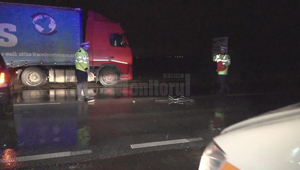 Polițiștii au făcut cercetări la locul accidentului pentru a stabili cum s-a petrecut și cine se face vinovat