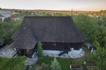 Biserica "Sfinții Mucenici Mercurie și Ecaterina"