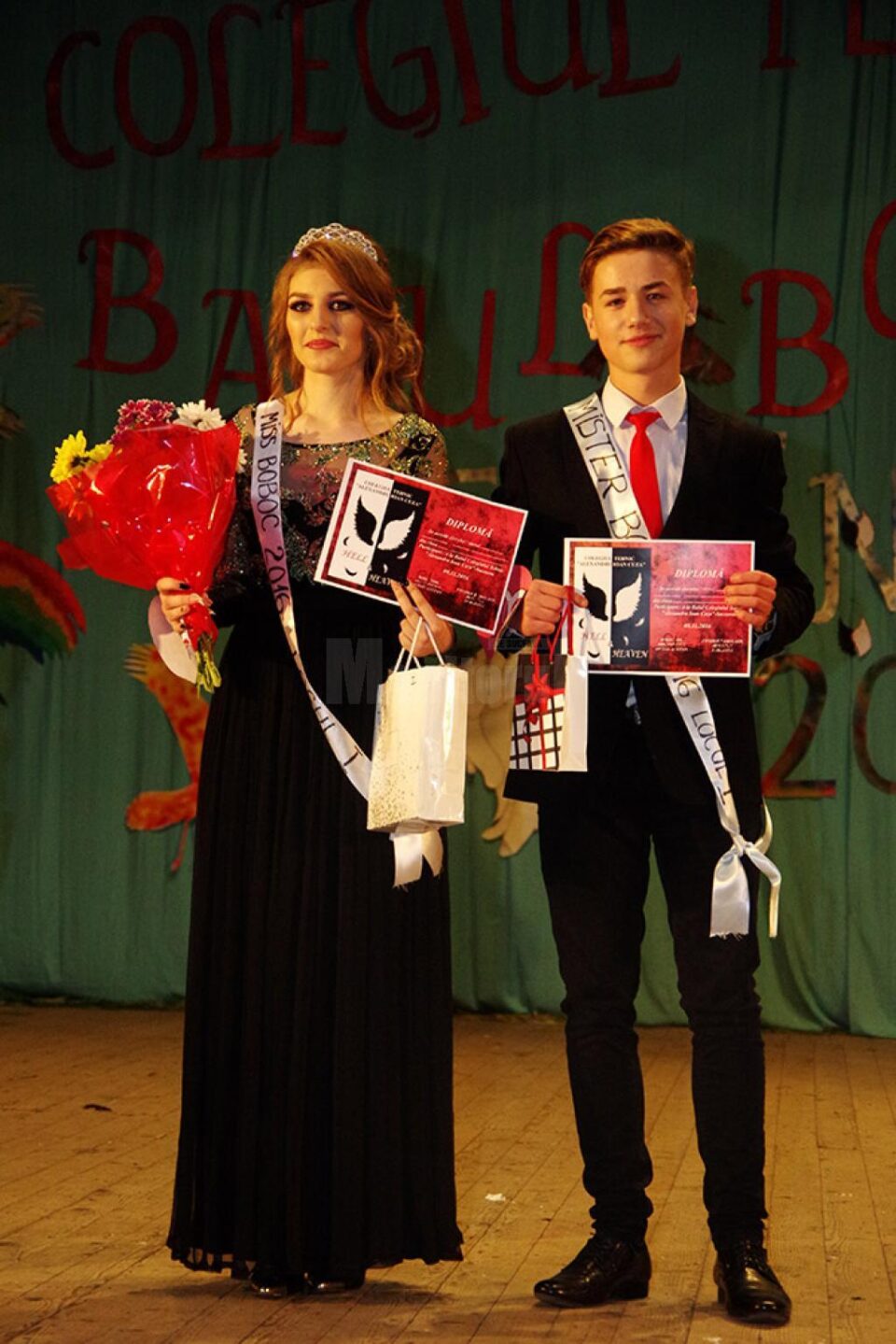 Titlurile de Miss și Mister Boboc au fost decernate elevilor Andra Ungureanu și Alexandru Balan Titlurile de Miss și Mister Boboc au fost decernate elevilor Andra Ungureanu și Alexandru Balan