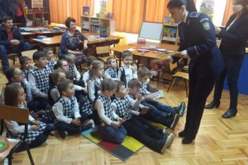 Peste 10.000 de elevi din întregul județ au participat la acțiuni interactive destinate creșterii gradului de siguranță rutieră a copiilor