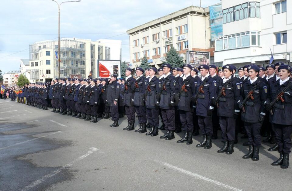 Ceremonia depunerii jurământului militar de către cei 175 de elevi jandarmi (154 de bărbați și 21 de femei) din anul I, seria 2016-2018 Ceremonia depunerii jurământului militar de către cei 175 de elevi jandarmi (154 de bărbați și 21 de femei) din anul I, seria 2016-2018
