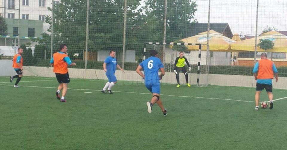 Competiția continuă într-un format cu 15 echipe