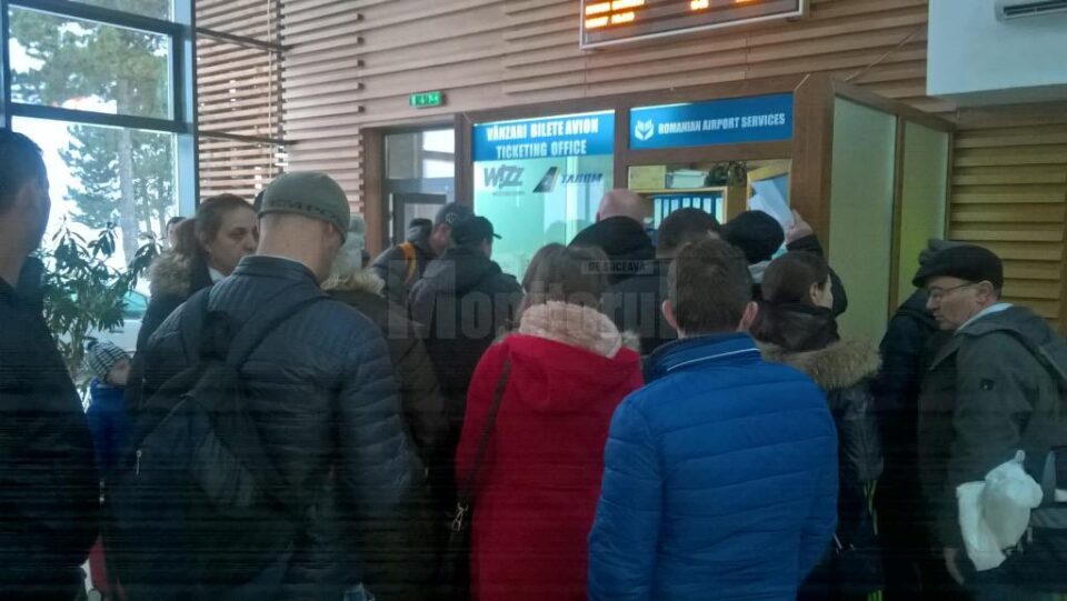 Pasagerii care așteptau cursa Suceava-Milano