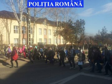 300 de elevi au participat la un marș al siguranței rutiere, la Liteni