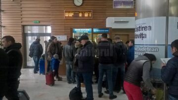 Pasagerii zborului Suceava-Milano, lăsați de izbeliște de Wizz Air în Aeroportul Suceava