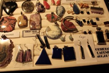 Expoziția Mineralia, cu bijuterii unicat, create din pietre naturale