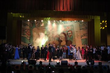 Miss și Mister Boboc la Colegiul de Artă “Ciprian Porumbescu”, aleși după un spectacol “Selfie time”