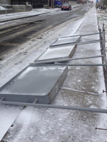 Panouri electorale smulse de vânt