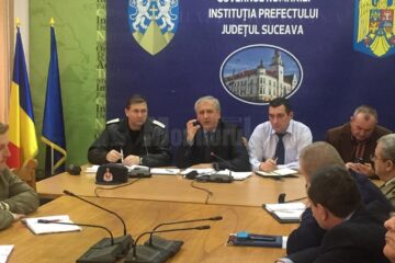 Prefectul județului Suceava, Constantin Harasim, a solicitat ieri o comunicare mai bună și mai intensă între autorități pentru prevenirea situațiilor de urgență