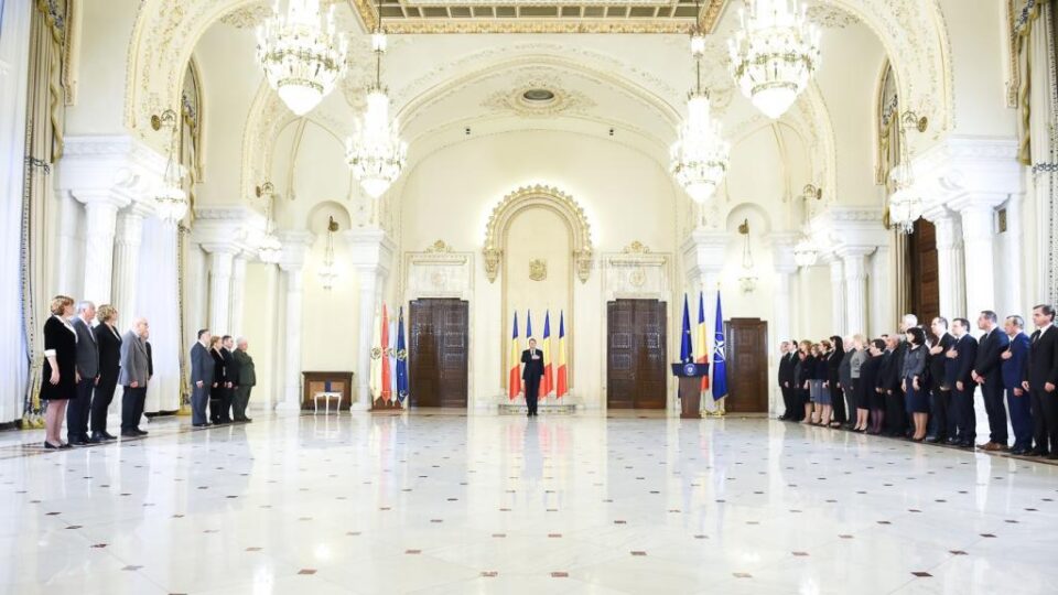 Decorarea Societății Române de Geografie