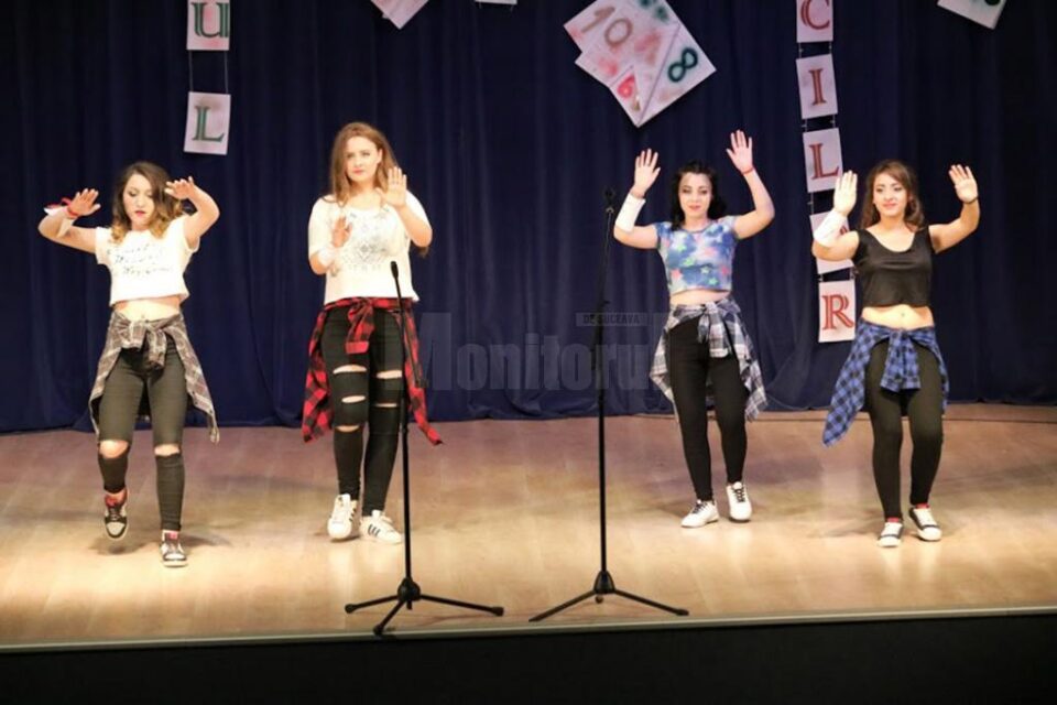 Spectacol în cinstea bobocilor Colegiului Tehnic „Samuil Isopescu”, pe scena Auditoriumului „Joseph Schmidt”