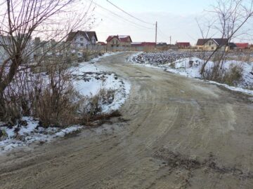 Un puternic incendiu a distrus o casă și a produs pagube mari pe o stradă din zona Ițcani