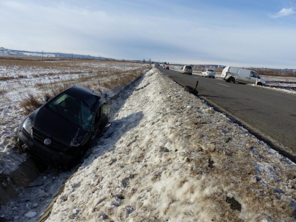 Un grav accident rutier în care au fost angrenate trei autoturisme a avut loc la intrarea în localitatea Ilișești