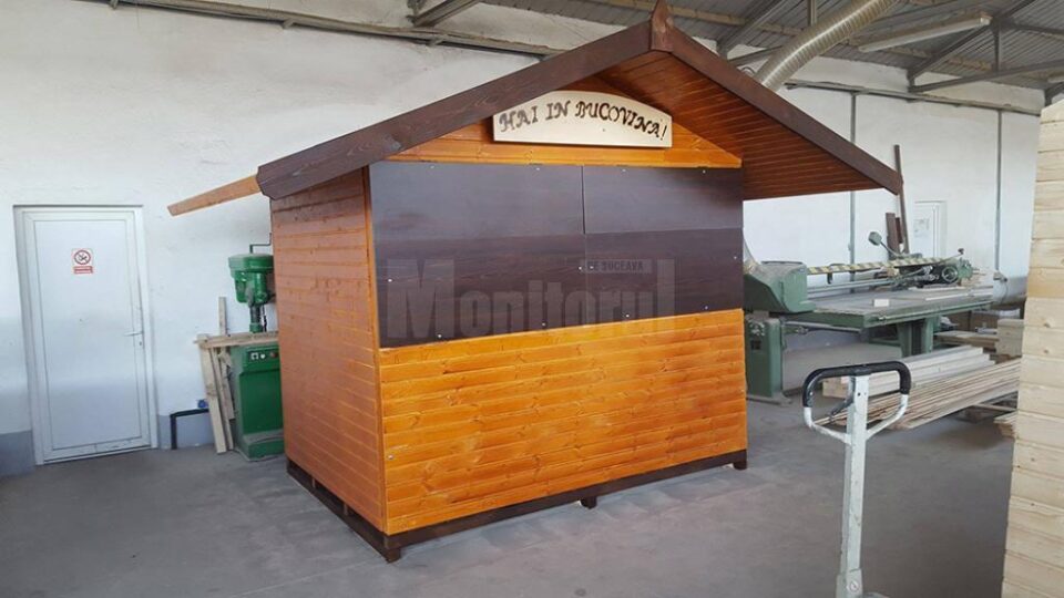 Noile căsuțe de lemn pentru Târgul de Crăciun din centrul Sucevei