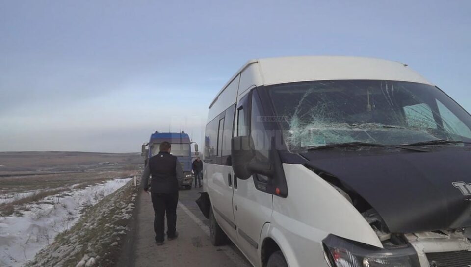 Două camioane și o autoutilitară s-au ciocnit din cauza unei oi