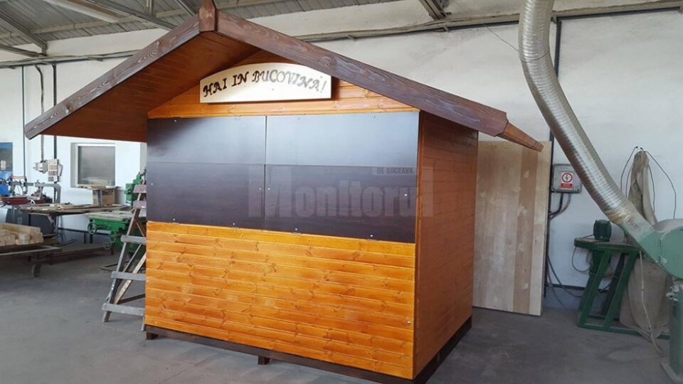 Noile căsuțe de lemn pentru Târgul de Crăciun din centrul Sucevei