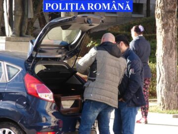 Flagrant în fața Muzeului de Istorie, cu un sucevean care încerca să vândă cărți de patrimoniu de 20.000 de euro