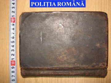 Flagrant în fața Muzeului de Istorie, cu un sucevean care încerca să vândă cărți de patrimoniu de 20.000 de euro