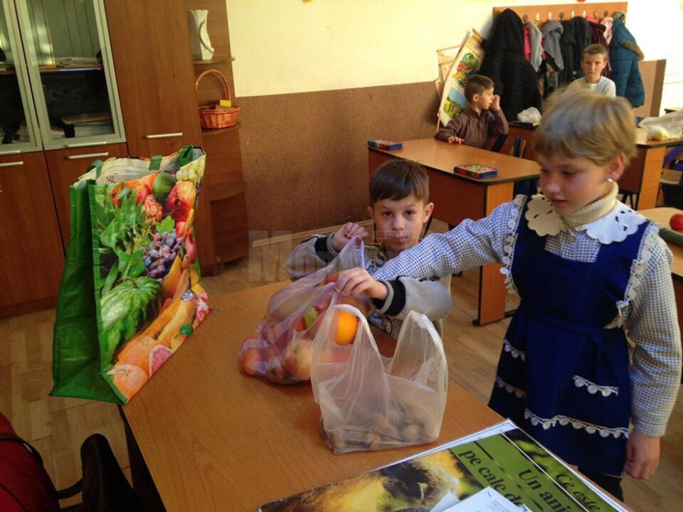 Elevii din Sf. Ilie au donat fructe și legume