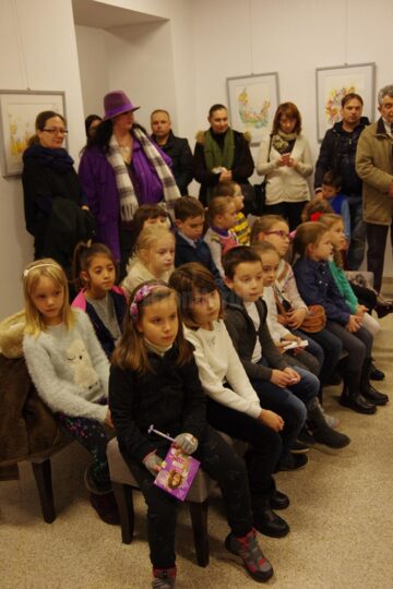 Artista plastică Ana-Maria Ovadiuc a lansat cartea pentru copii „Trei pisici și un ghem pătrat”