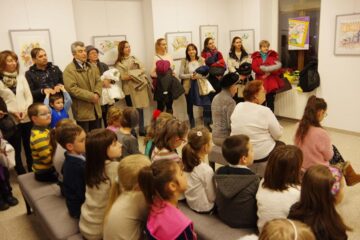 Artista plastică Ana-Maria Ovadiuc a lansat cartea pentru copii „Trei pisici și un ghem pătrat”