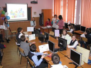 Elevii și profesorii Școlii Gimnaziale Nr. 4 au promovat „O lume a păcii – O lume mai bună”