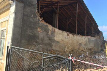 Cele trei familii care locuiau în clădirea al cărei zid s-a prăbușit sâmbătă, în cartierul sucevean Burdujeni, se vor muta zilele următoare în alte locuințe sociale