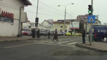 Peste 50 de pietoni au traversat neregulamentar pe lângă polițiști în civil