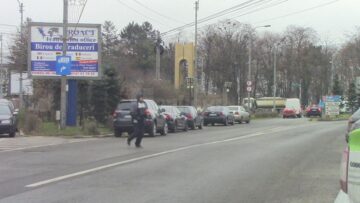 Traversare neregulamentară, în fugă, pe Calea Obcini