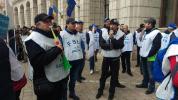 Sindicaliști din toată țara au cerut oficialilor de la București plata dobânzilor datorate
