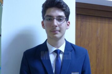 Paul Florin Rebenciuc - Colegiul Național „Ștefan cel Mare” Suceava - aur și premiul I absolut la Internaționala de Astronomie